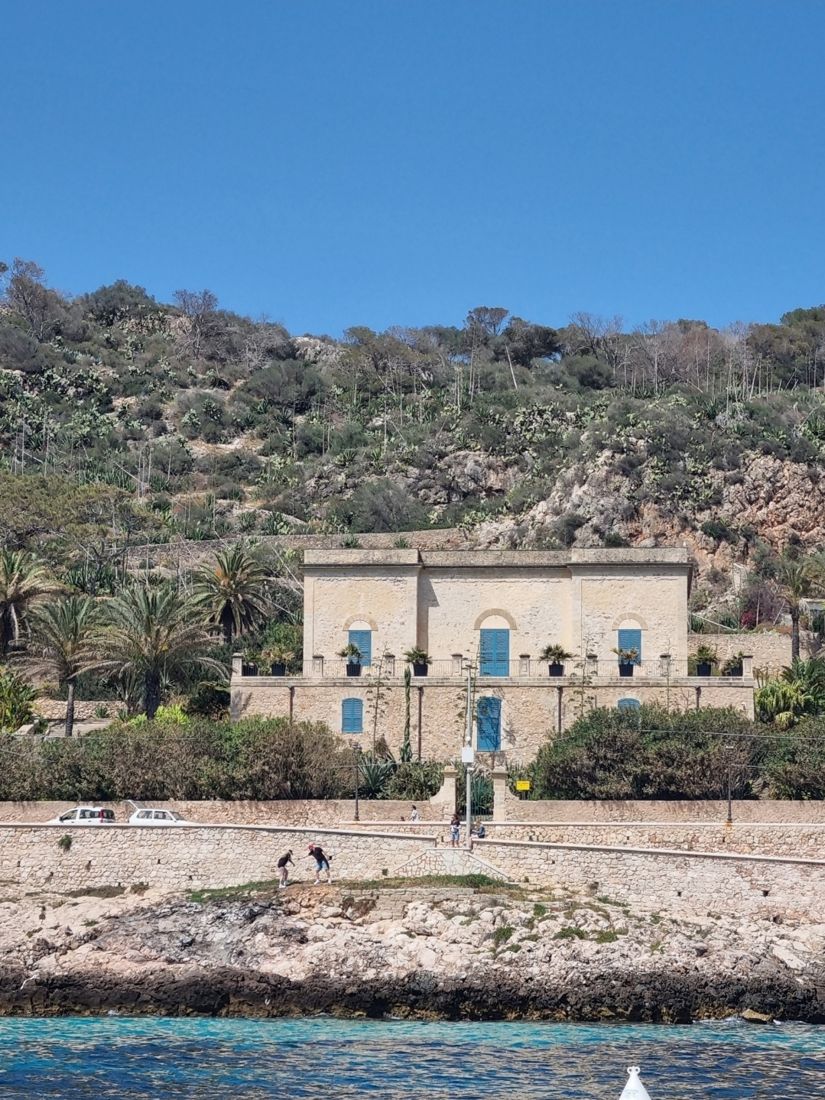 An old villa on the shore of Levanzo, seen from the sea