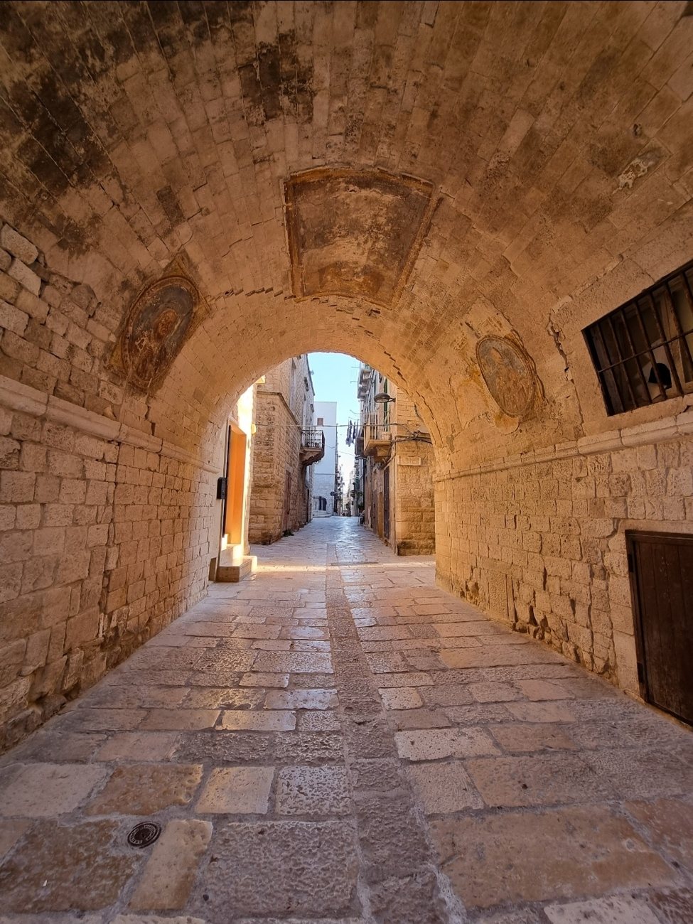 An arched passage and stone street in Molfetta’s old town