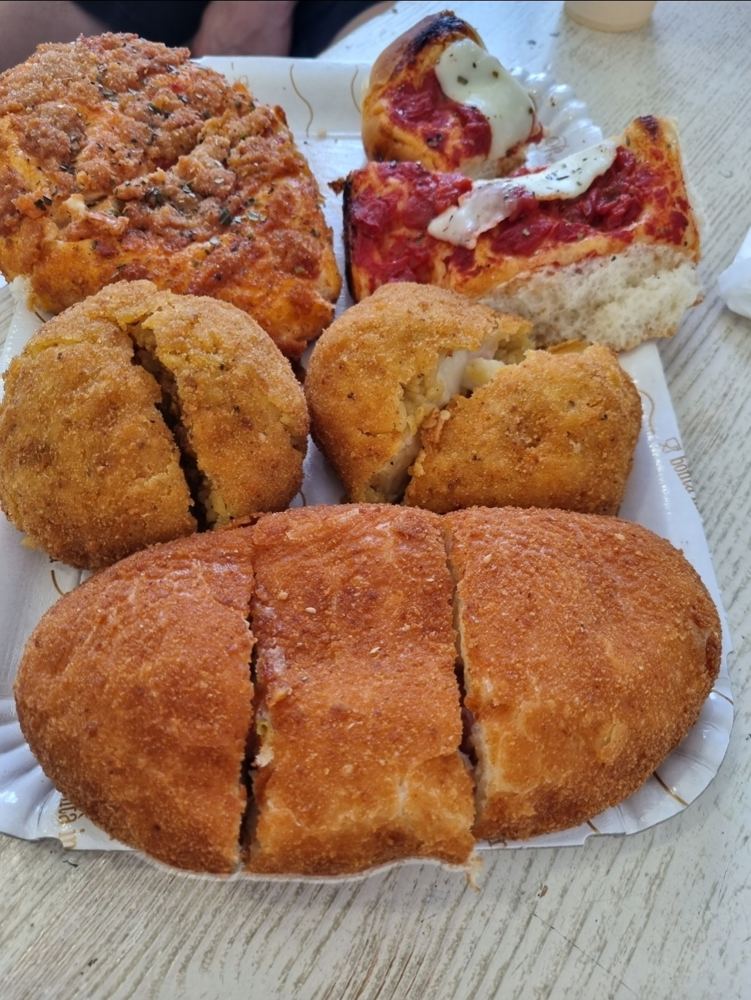 Palermo street food: arancine and sfincione