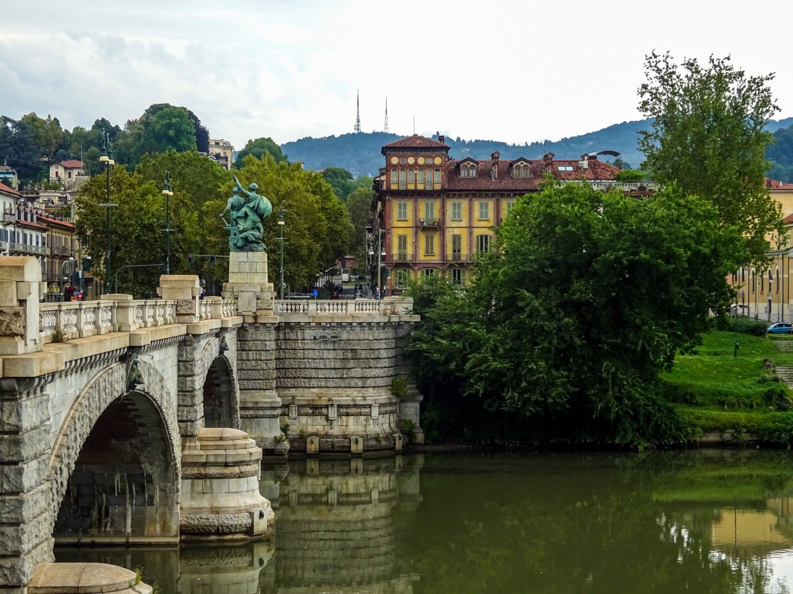 The Ponte Umberto I bridge and the Po River